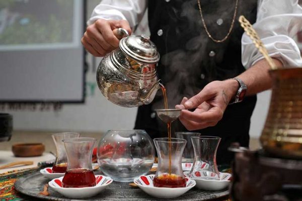 All About Turkish Tea: Types, How to Drink It and Health Benefits